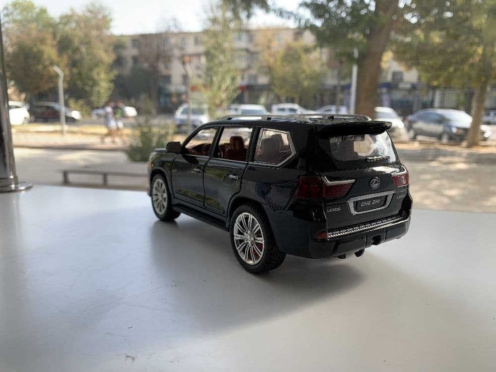 Modelka Lexus LX570 — 8