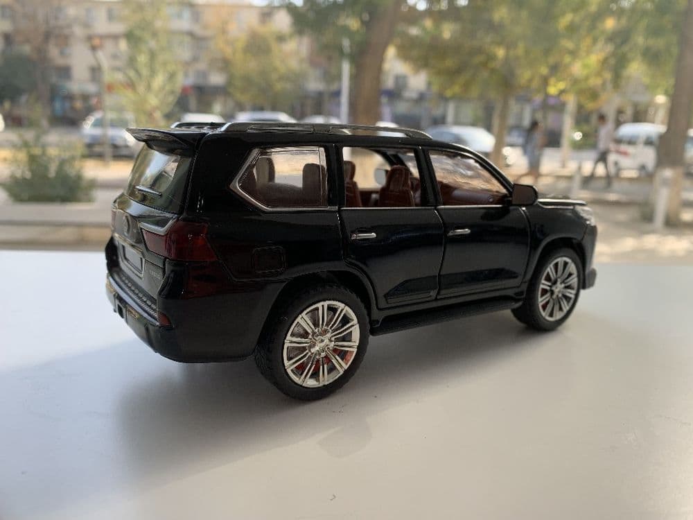 Modelka Lexus LX570 — 9