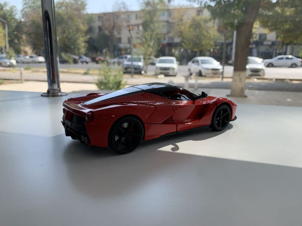 Modelka LaFerrari — 7