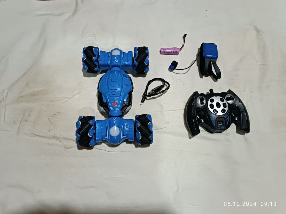 Igrushka mashina s pultom d/u — 2