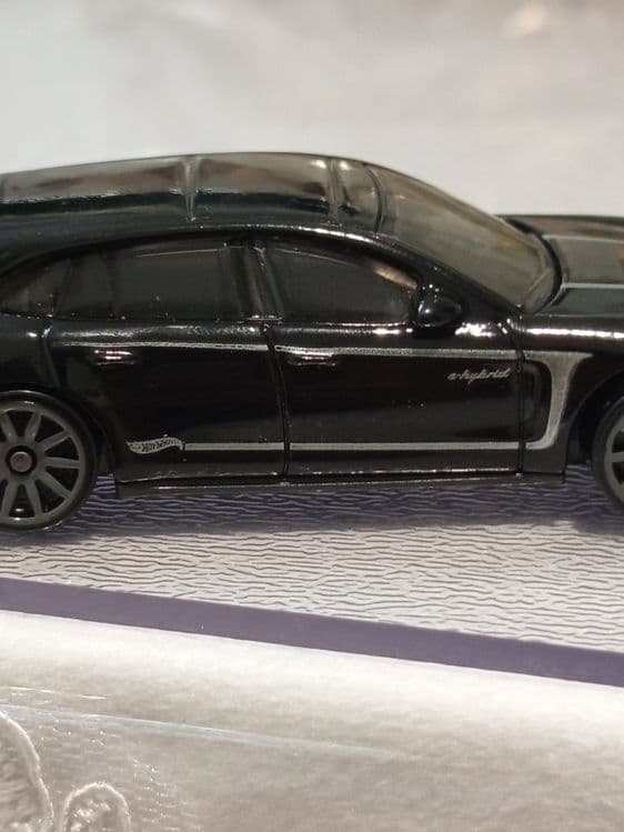 Hot wheels Porsche Panameta Turbo s 2022 yil chiqa narhi 250 000 som — 3