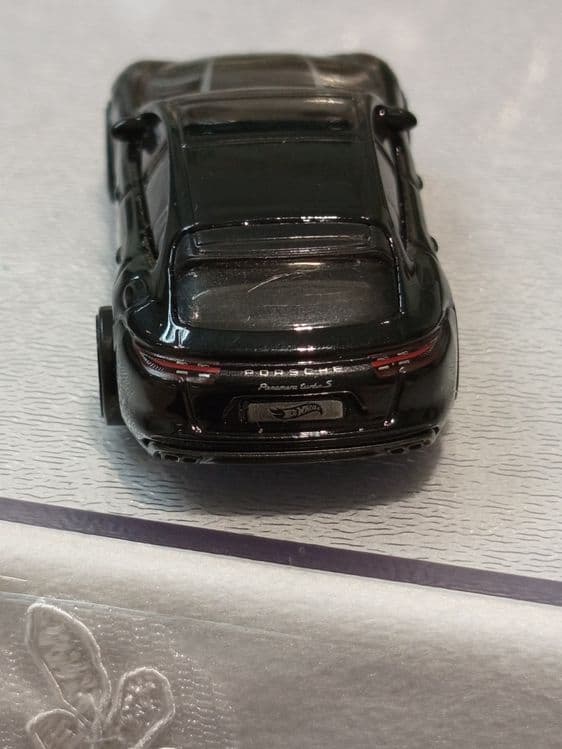Hot wheels Porsche Panameta Turbo s 2022 yil chiqa narhi 250 000 som — 5