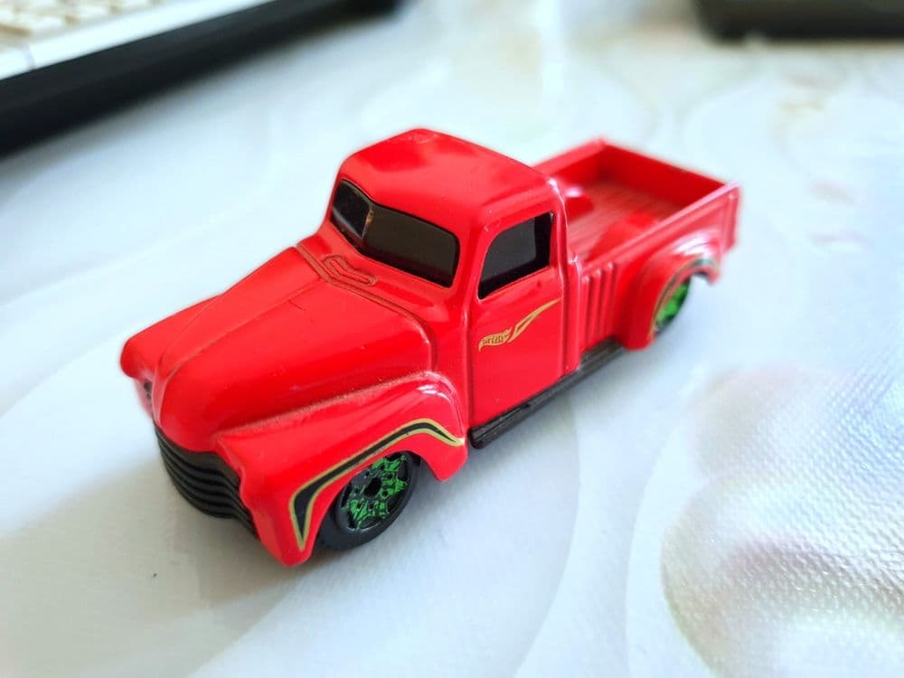 Коллекционное Hot Wheels 52 Chevy. — 1