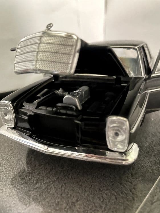 Mercedes benz w111 coupe original 1:24 modelcar — 2