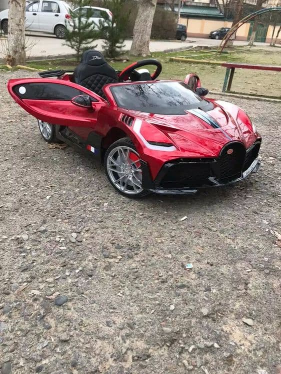 Детский электро мобиль BUGATTI Divo на пульте управлении в хорошем сос — 1