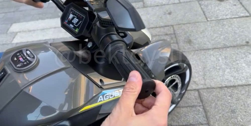 Детский мотоцикл Agusta ABM-9588, 12V с Bluetooth и EVA колеса 2-5 лет — 5