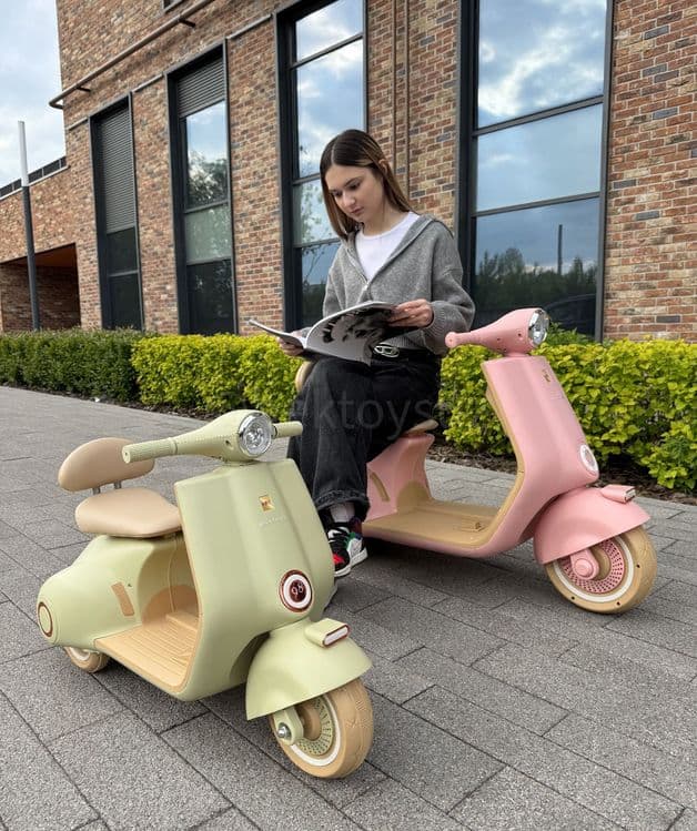 Детский мотоцикл Vespa 12V с музыкой Bluetooth для детей 3–9 лет — 1