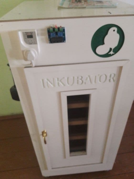 Inkubator sotiladi 3 yarim mlnga xolati yaxshi narxini kelishamiz. — 3
