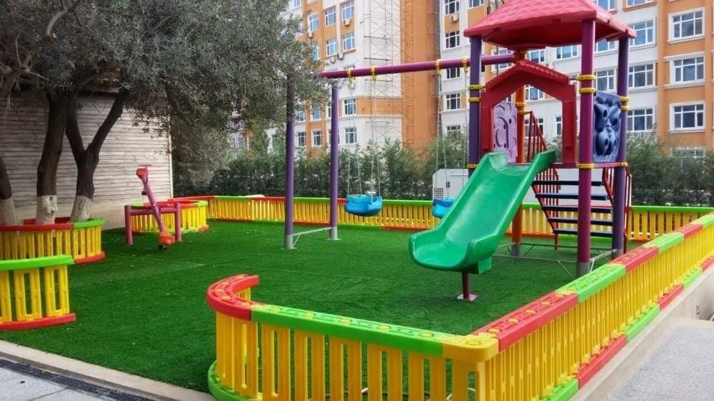 Sifatli suniy gazon va eco zabor sotiladi. O‘rnatish xizmati" — 3