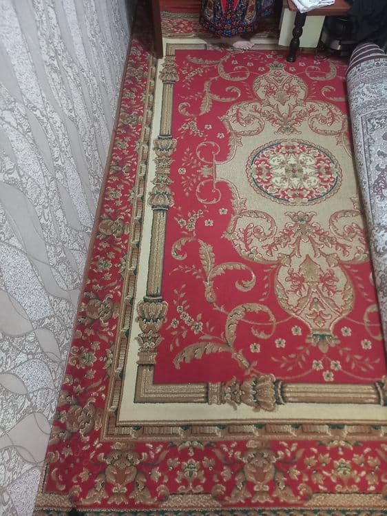 3ta gilam yaxshi holatda