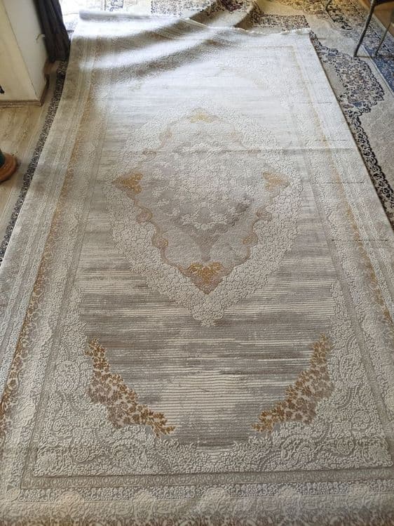 Turkiya gilami. 2.5x4.5 oʻlchamda. Xolati yangi. Narxi: 2.5 mln. — 3