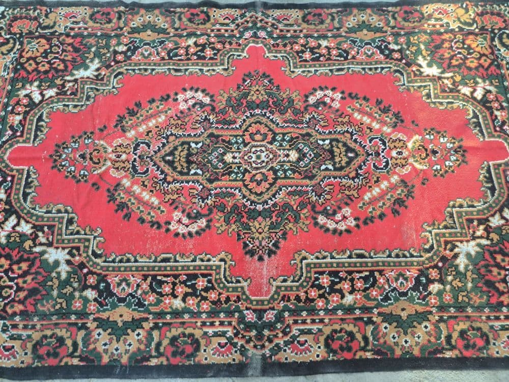 Qizil gilam sotiladi — 2