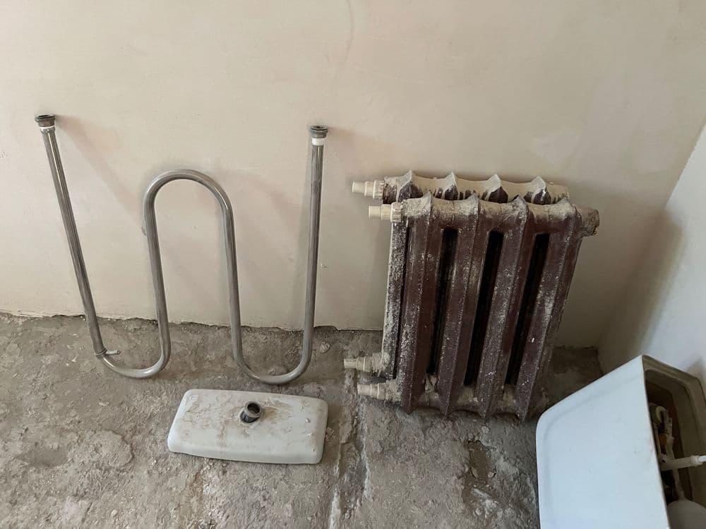 Чугунный радиатор 3шт и полотенцесушитель — 1
