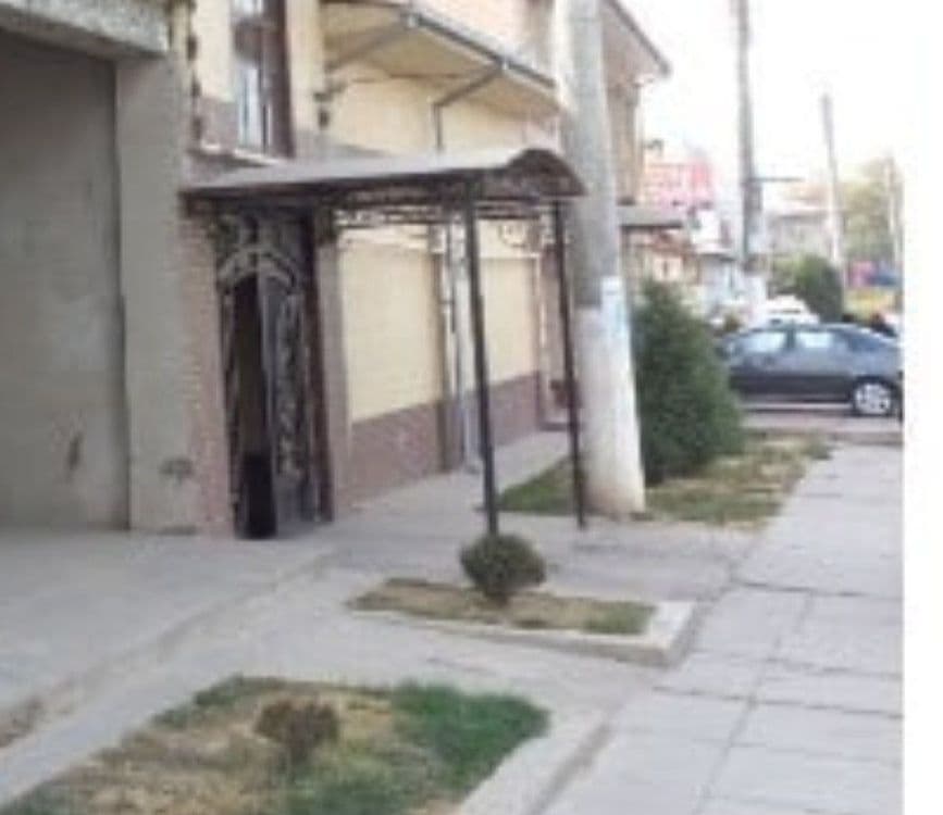 Дарвоза эшик + навес сотилади — 1