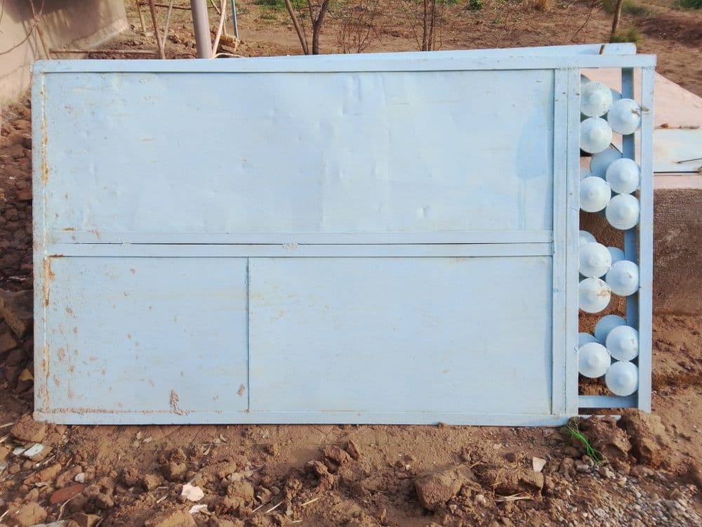 Boʻyi 3 eni 4 temir darvoza sotiladi narxi kelishiladi holati yaxshi. — 1