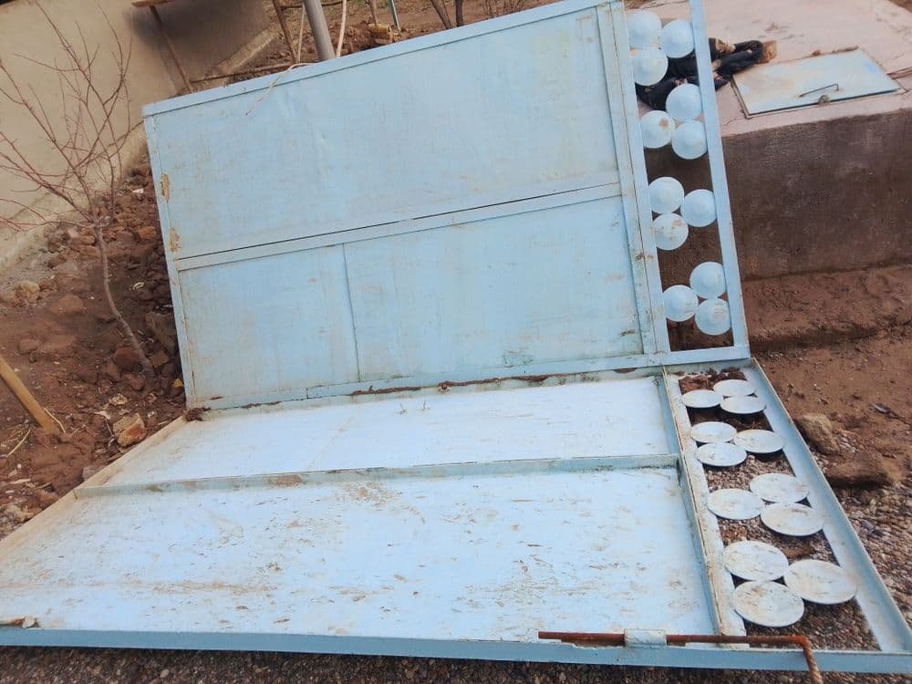 Boʻyi 3 eni 4 temir darvoza sotiladi narxi kelishiladi holati yaxshi. — 2