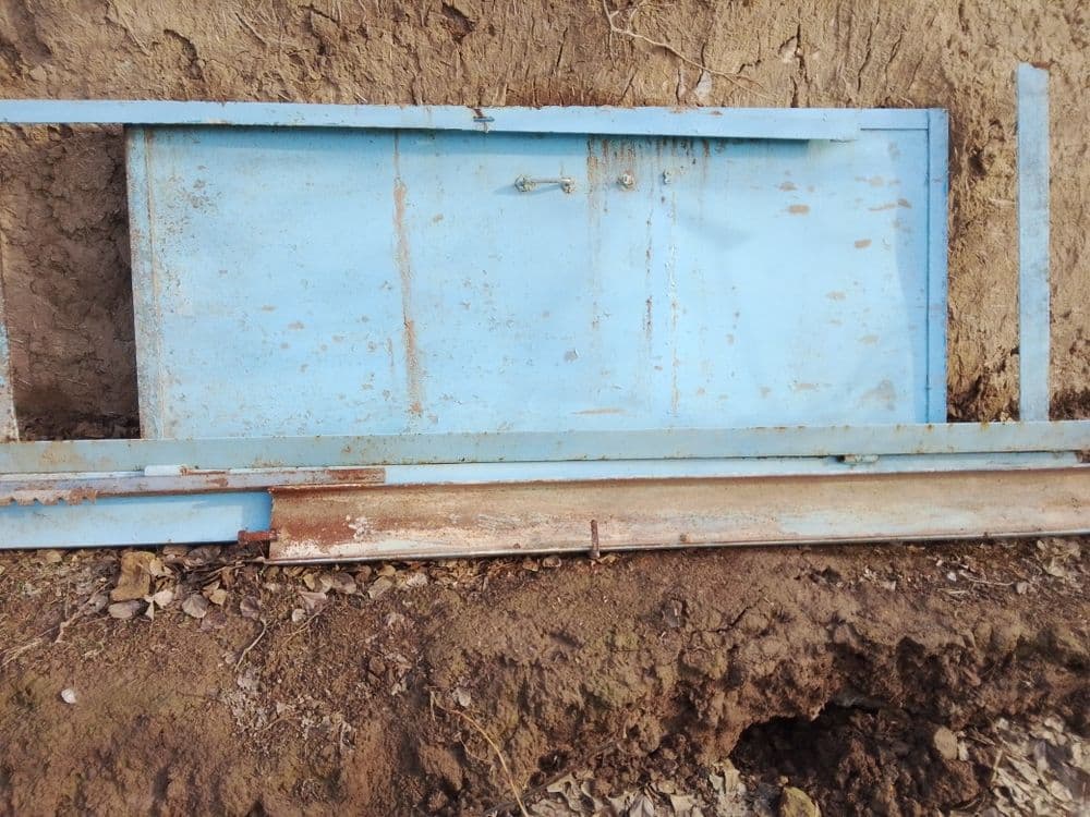 Boʻyi 3 eni 4 temir darvoza sotiladi narxi kelishiladi holati yaxshi. — 3