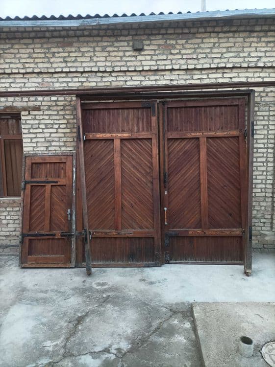 Дарвоза калиткаси билан — 1