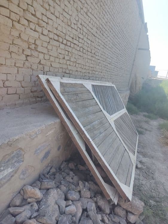 Sifatli taxtadan yasalgan darvoza sotiladi holati yaxshi  tutilgan — 2
