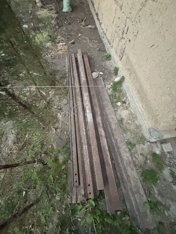 Relslar sotiladi. — 3