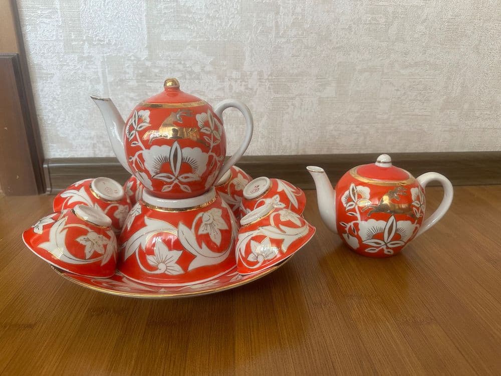 Посуда, мартиницы, вазы, блюдца, стаканы — 8