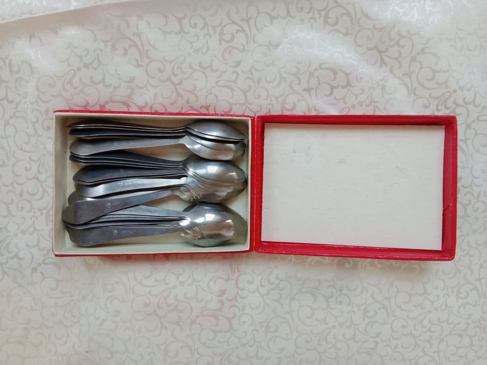 Супница , блюдо , ляган , молочник , соусник , ложки , ножи СССР — 7