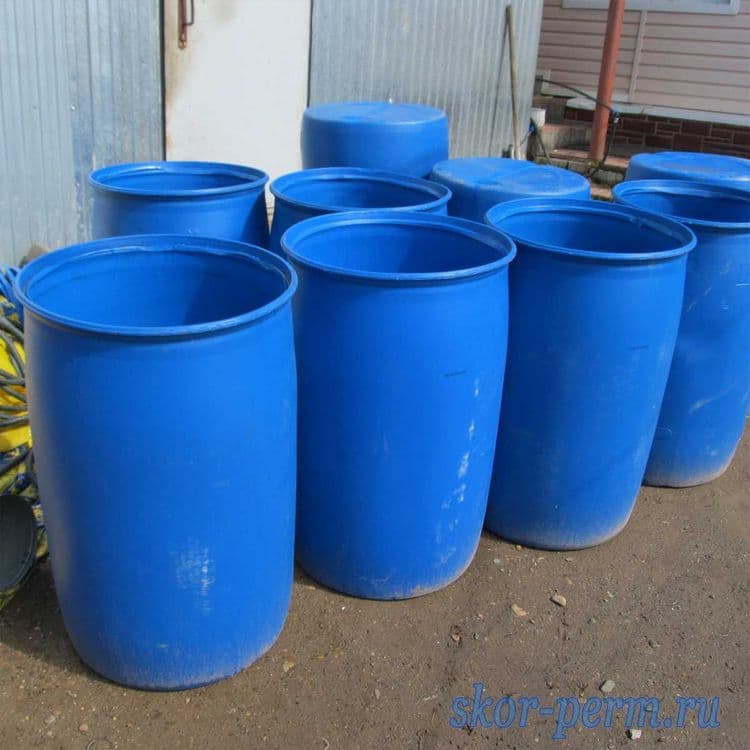 Бочки 200 литровые. 200 litrlik plastik bochkalar bor, juda mustahkam. — 1