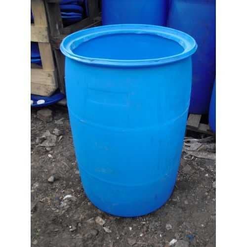 Бочки 200 литровые. 200 litrlik plastik bochkalar bor, juda mustahkam. — 2