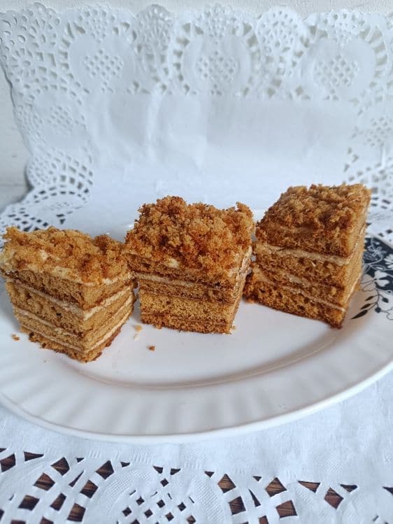 Medovik asalli tort 180000 karopka — 2