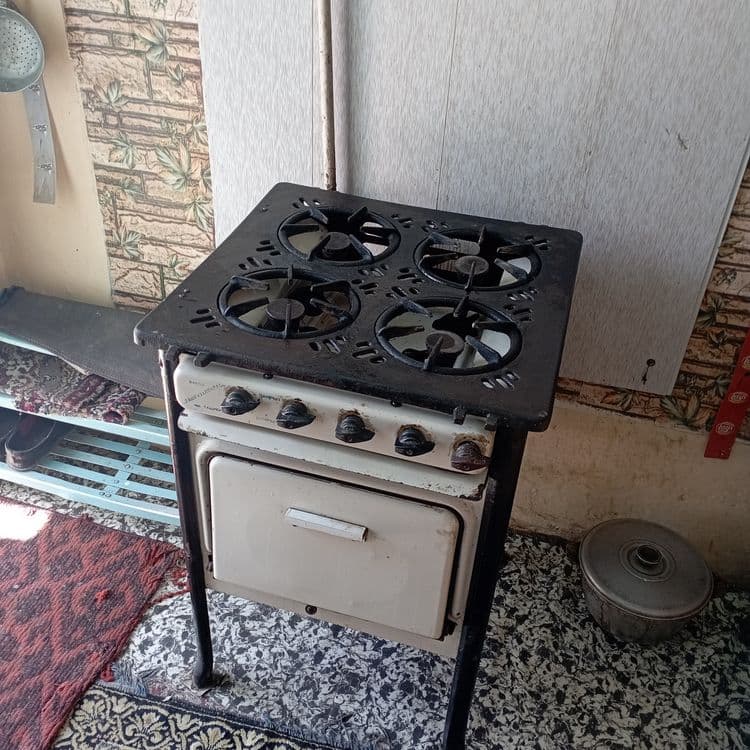 Газ плита в хорошем состоянии — 2