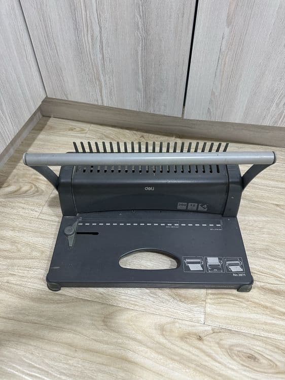 Deli брощуровщик продается — 1