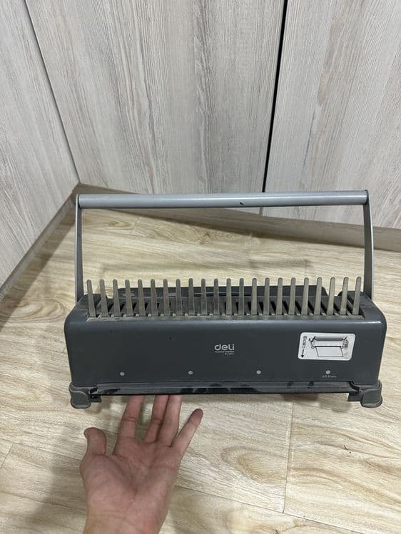Deli брощуровщик продается — 3