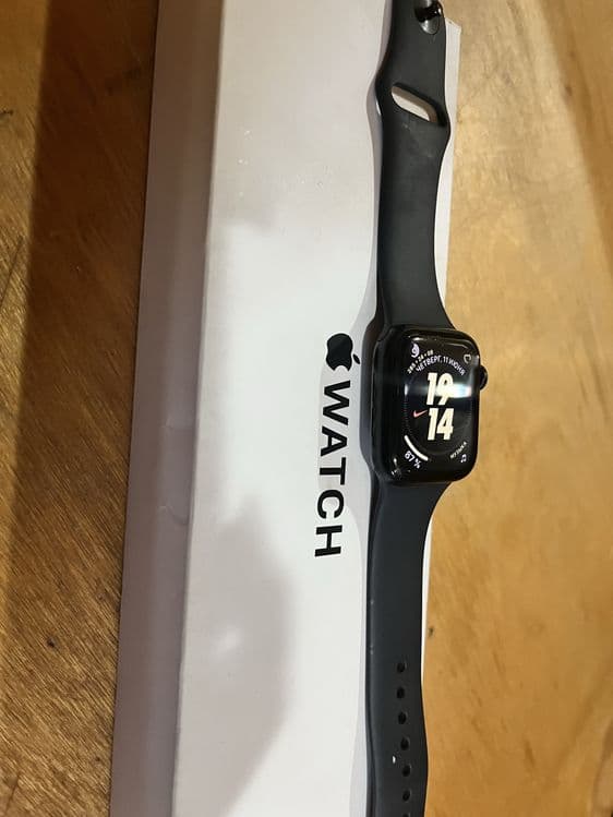 Apple watch SE (Gen2) — 2