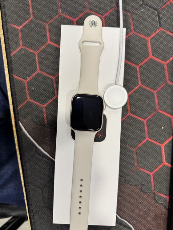 Apple Watch SE 3 44mm Starlight — 2
