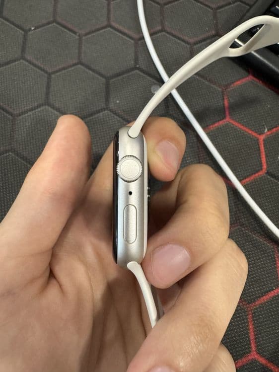 Apple Watch SE 3 44mm Starlight — 4