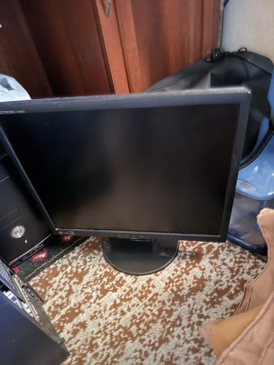 2ta monitor 2ta kompyuter case — 2