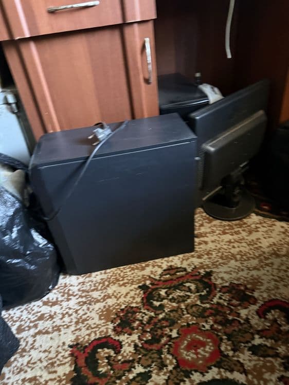 2ta monitor 2ta kompyuter case — 3