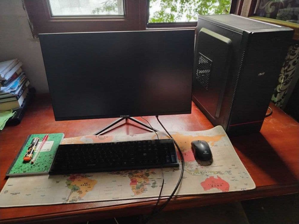 Holati A'lo bolgan personalniy  computer sotiladi. — 1