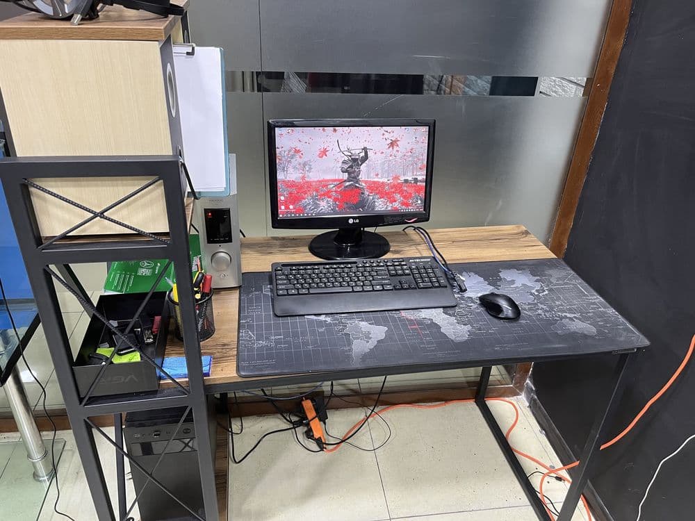 Kompyuter nabor, kalonka microlab, naushnik, hitech stol. — 2
