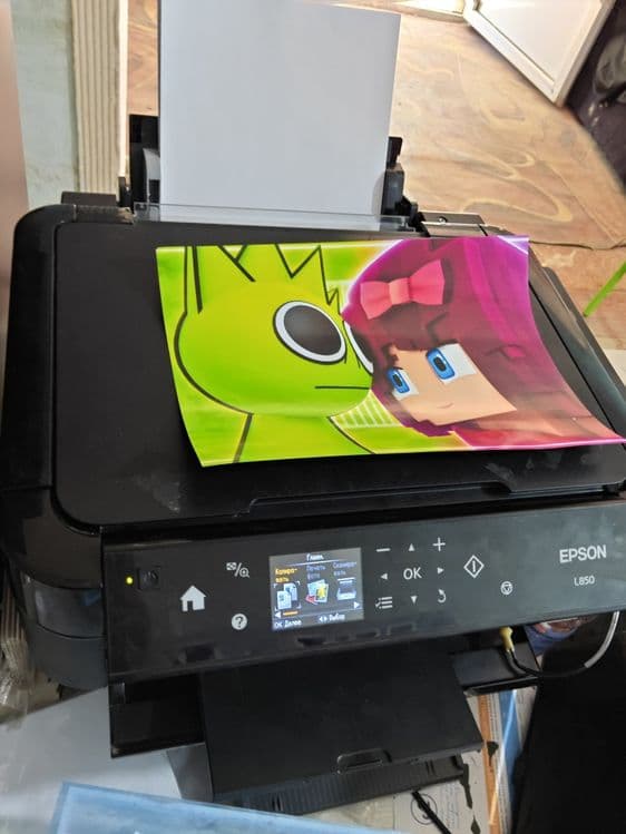 Epson L850 harakatdagi ishlab turgan printer — 2