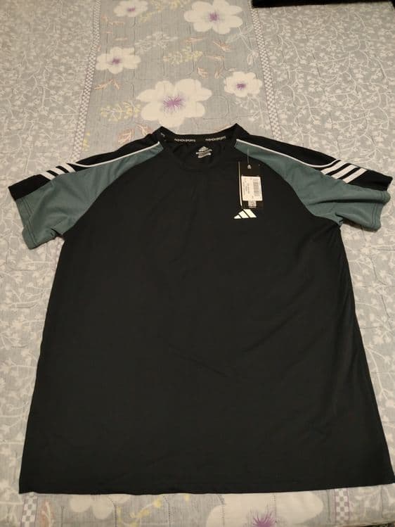 Футболка новая ADIDAS