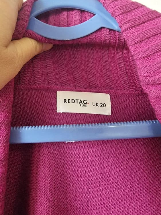 Кардиган RED TAG Отличном состоянии дефект нету 
Юнусобод 17-квартал — 2