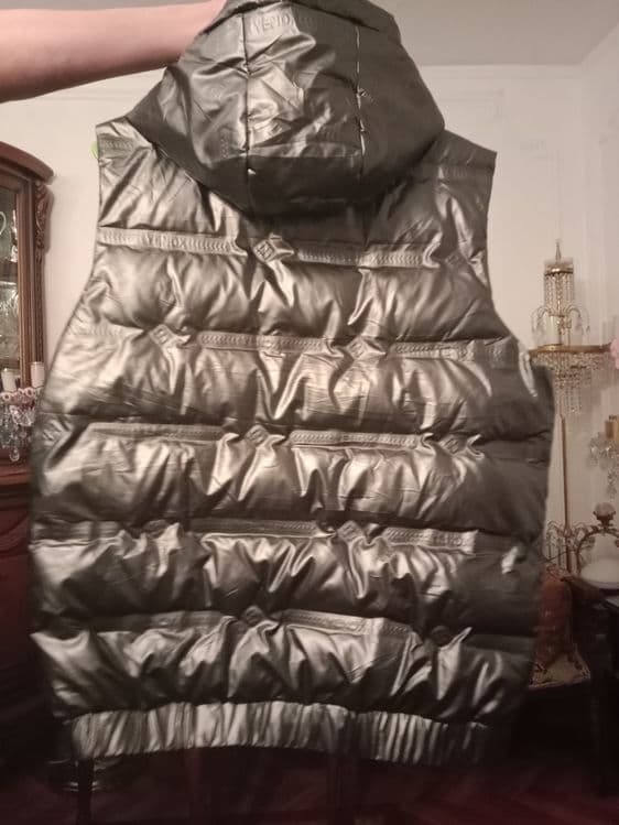 Продам серебристую безрукавку — 4