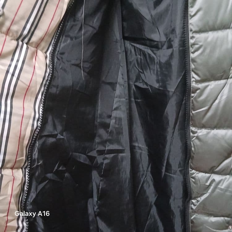 Jenskiy balonniy kurtka sotiladi. Fendi. — 15