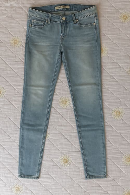 Женские джинсы Guess — 5
