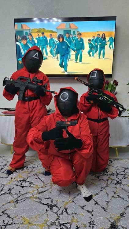 Ярко-красный костюм с игры кольмара 2025 — 2