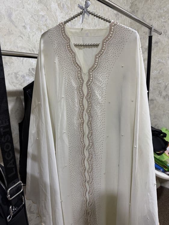 Abaya. — 4