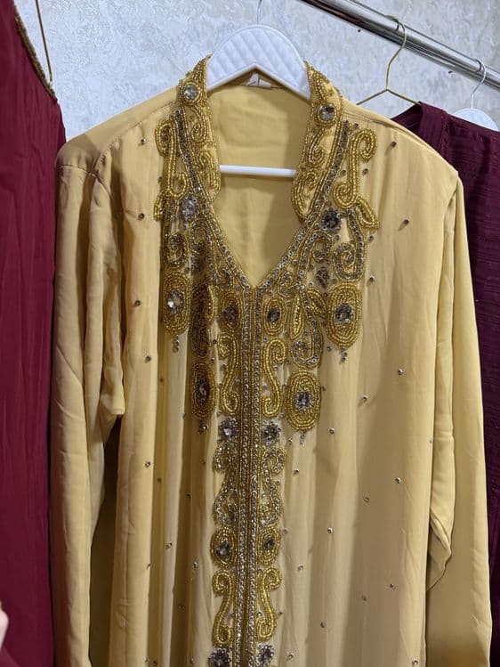 Abaya. — 8