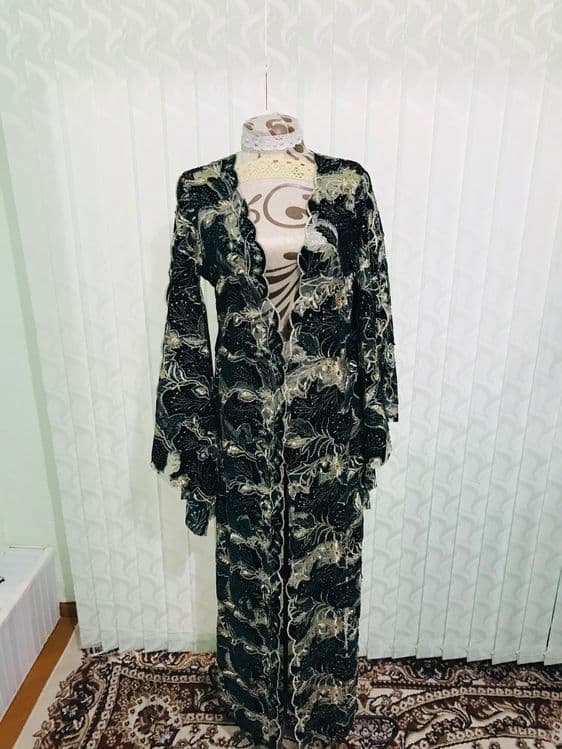 Abaya, абая . Халат, накидка, тўй боп , жуда бой. Вечерняя накитка — 2