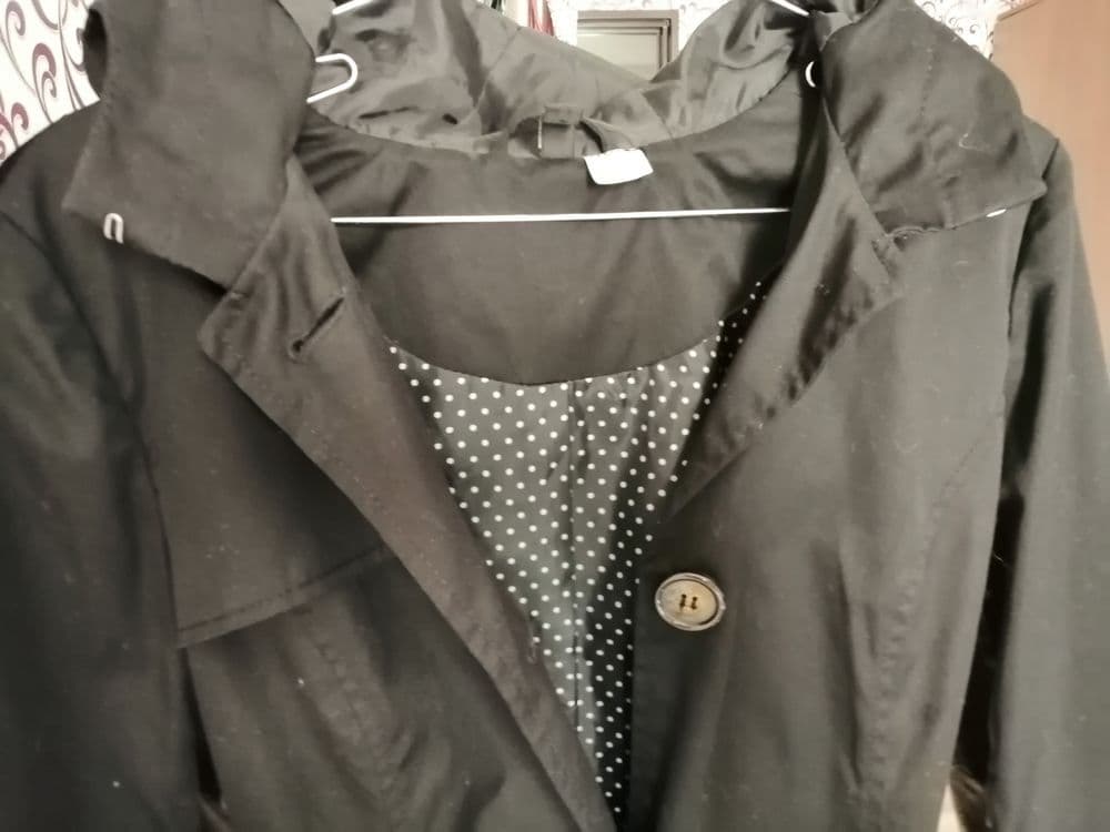 Продается чёрный фирменный плащ H&M — 6